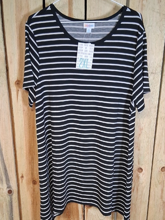 LuLaRoe Tops - Womens LulaRoe Black and White Striped Tunic Top Size 2X NWT